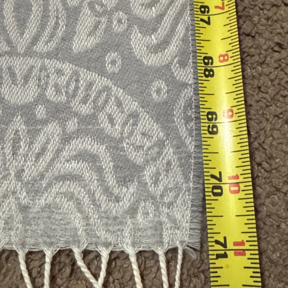 Stunning Italian Wrap/Shawl Scarf-Like New-Gray Ombre Print-Twisted Fringe-Soft - Picture 16 of 16
